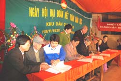Các tổ chức đoàn thể cụm dân cư số 6 phường Tân Thịnh đăng ký 
giao ước thi đua, phấn đấu thực hiện tốt các cuộc vận động, các phong trào thi đua
